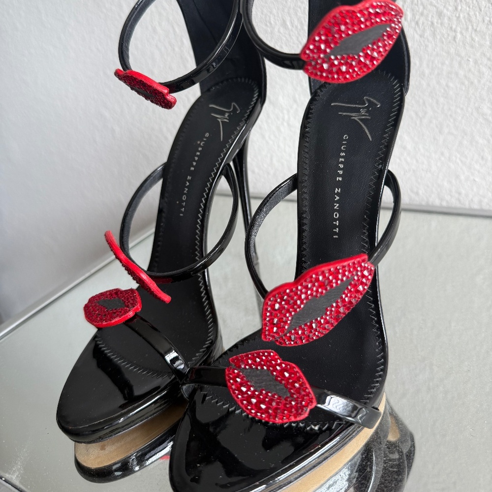GIUSEPPE ZANOTTI LIP HEELS